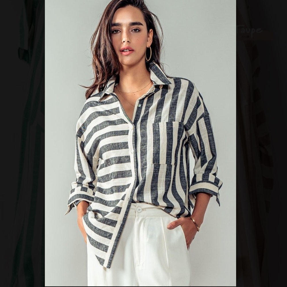 ✨NWT✨ Two Way Striped Button Up